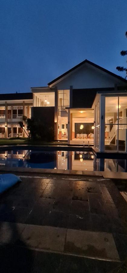 Villa Aurora Cisarua Exterior foto
