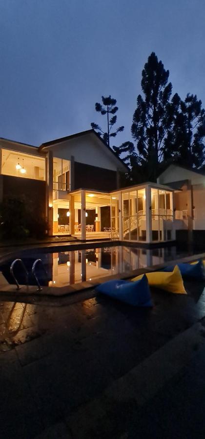 Villa Aurora Cisarua Exterior foto